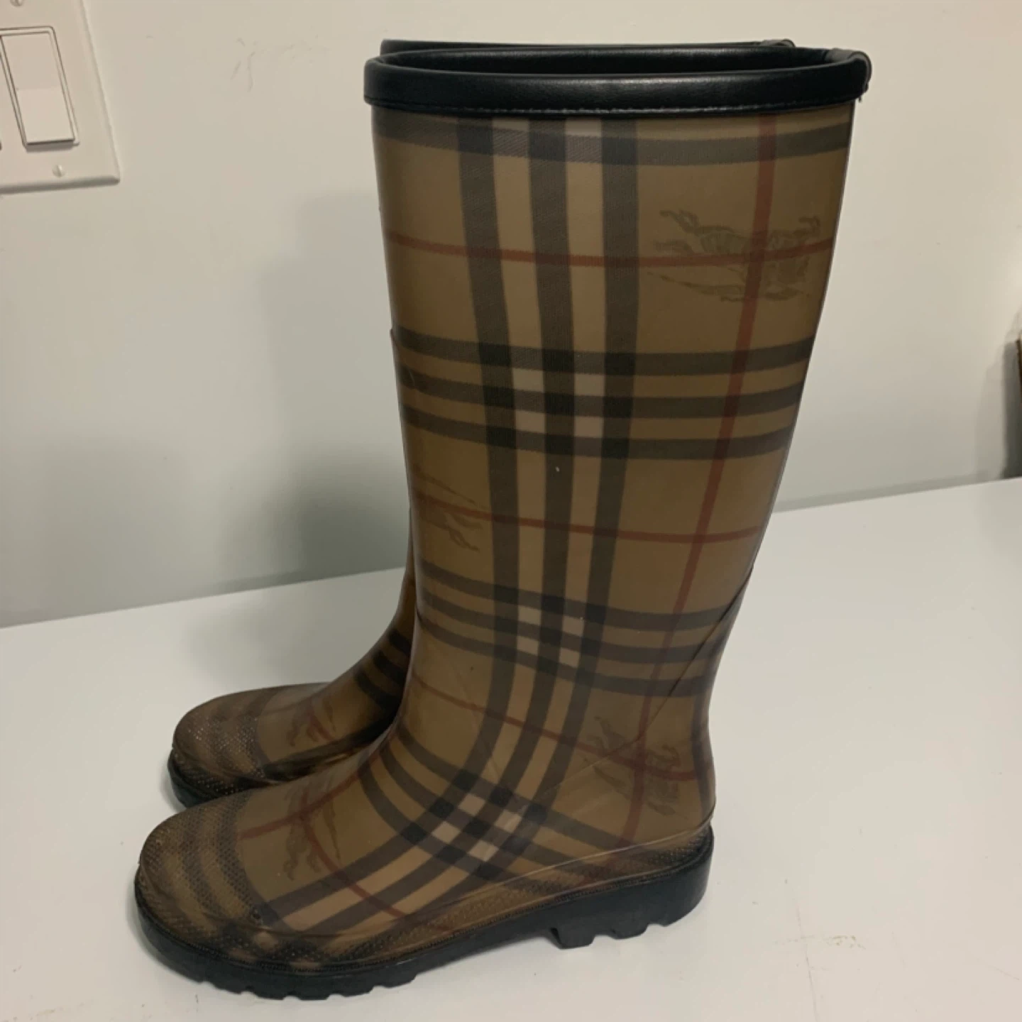 Burberry Rain Boots Size 8 - photo 4