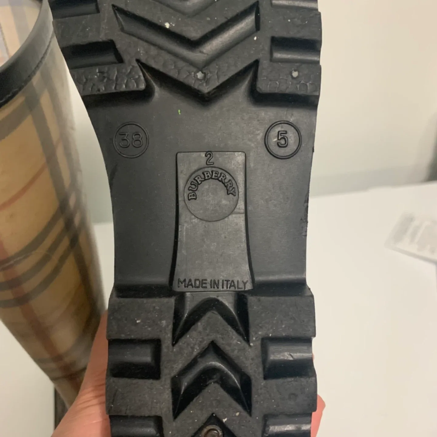 Burberry Rain Boots Size 8 image indicator(5)