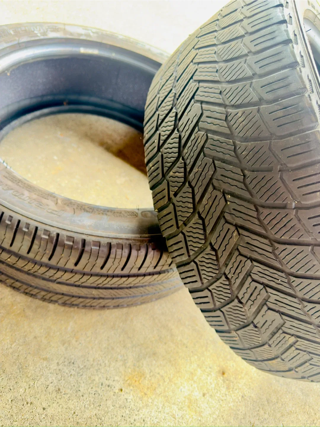 Michelin 235/45R18 Tire image indicator(3)