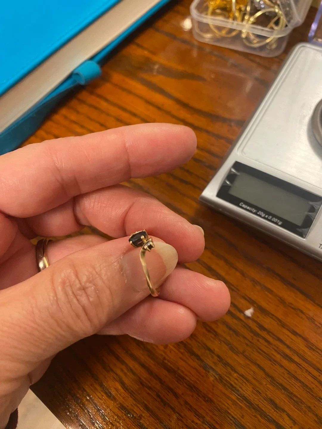 Gold Ring with Sapphire image indicator(2)