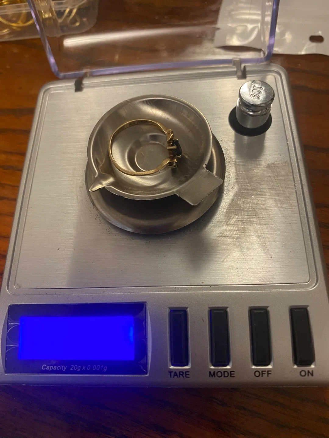 Gold Ring with Sapphire image indicator(3)