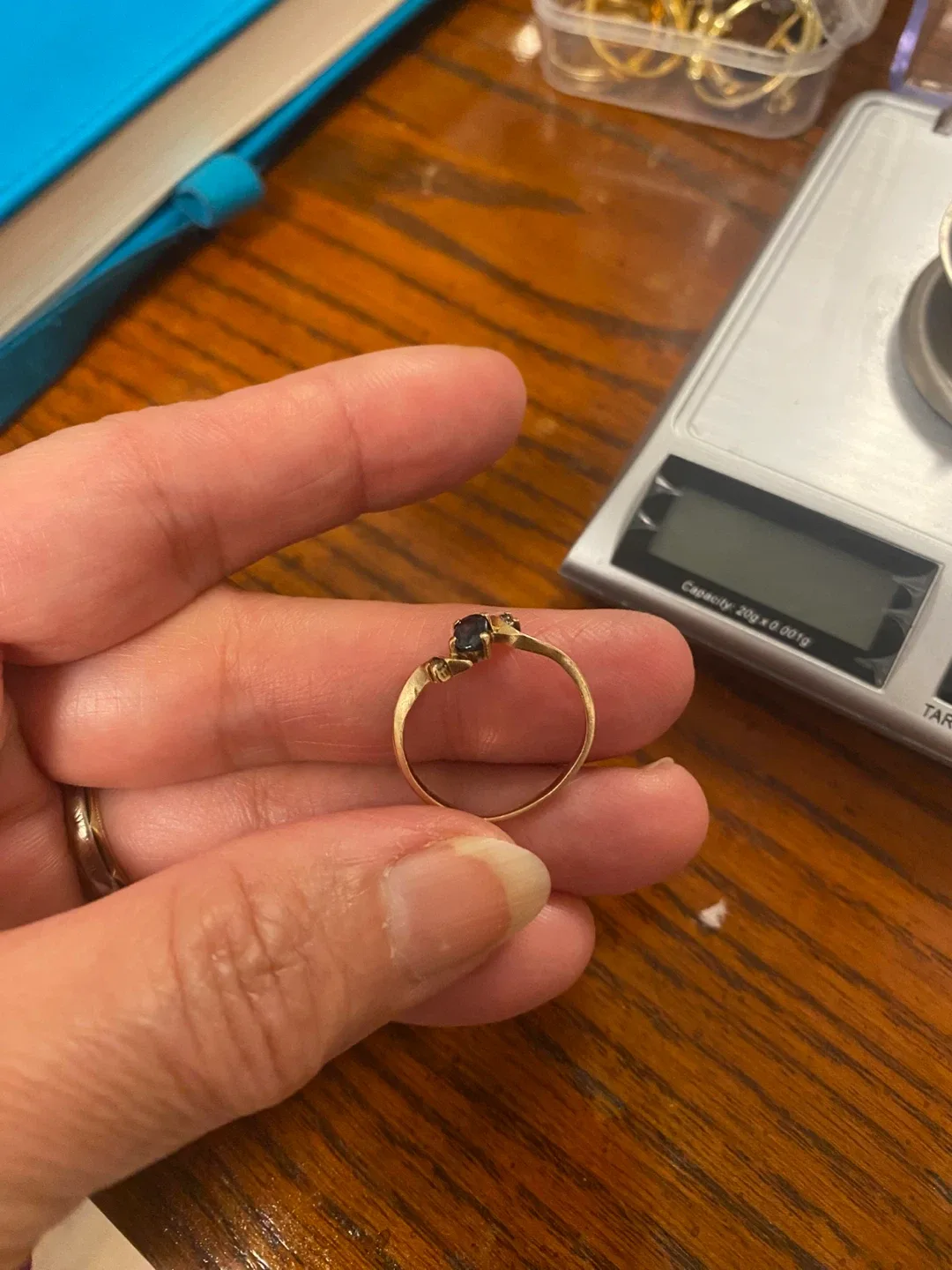 Gold Ring with Sapphire image indicator(4)