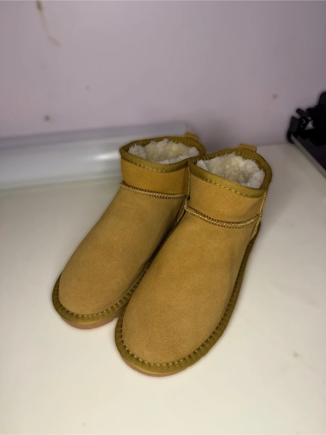 UGG Tazz Slipper - Size 8.5 image indicator(2)