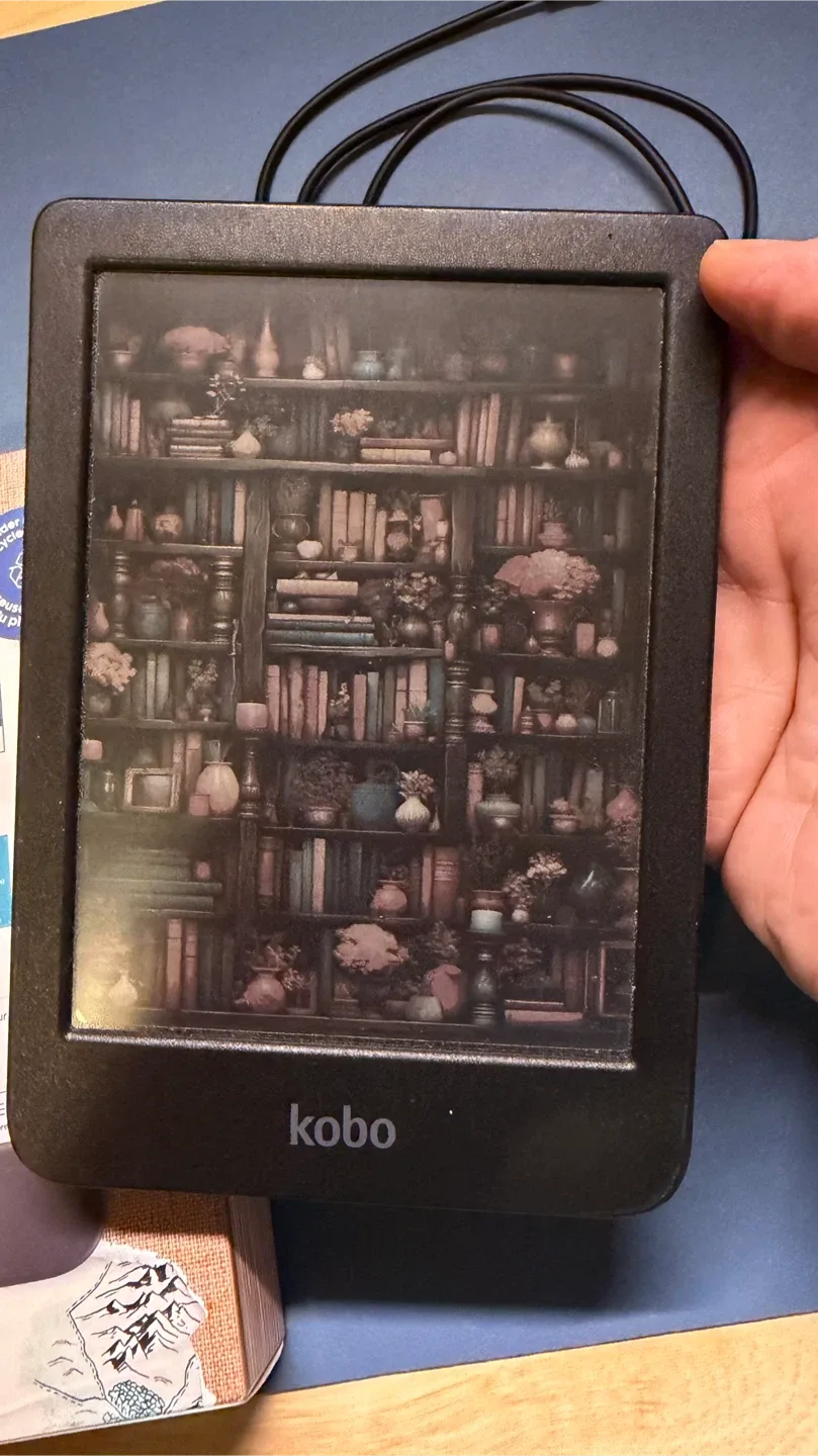 Kobo Clara Colour eReader - Like New! image indicator(2)