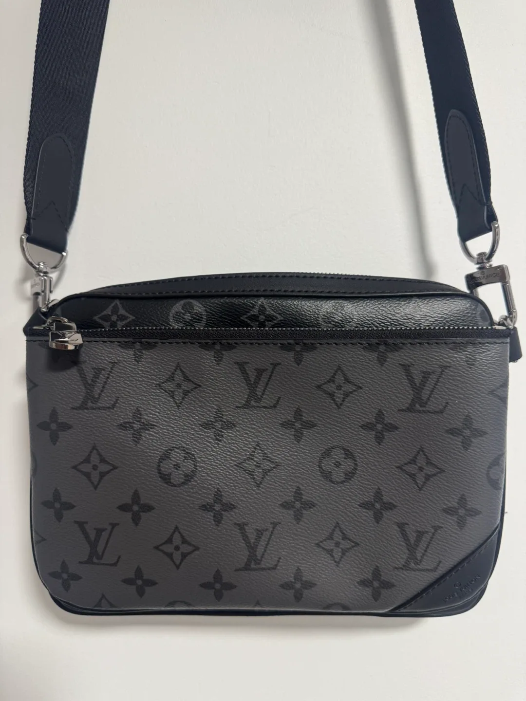 Louis Vuitton Avenue Sling Bag Monogram Shadow image indicator(2)