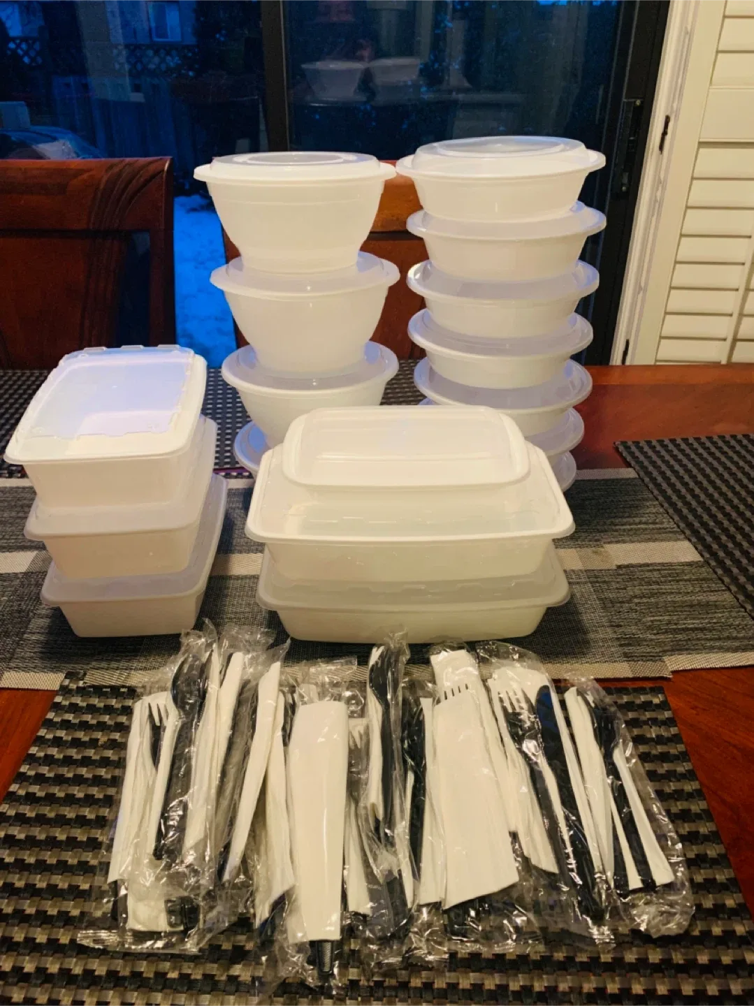 17 reusable Plastic Containers / Storage with FREE cutlery