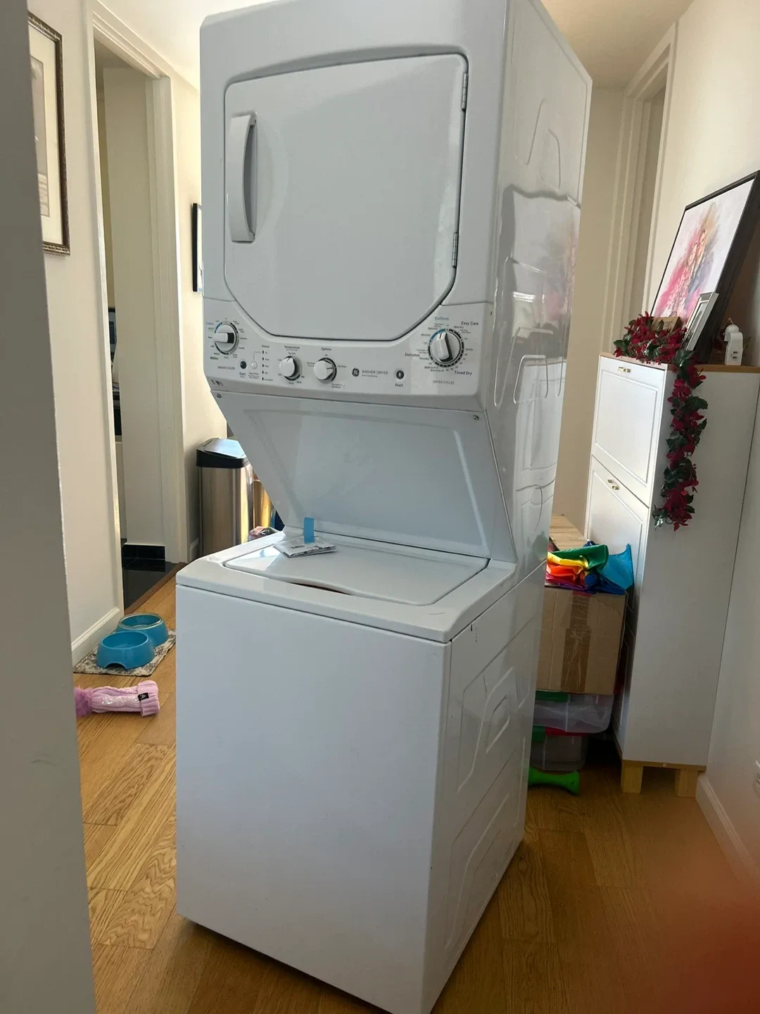 GE Stackable Washer/Dryer Combo - Model GUD24ESSM1WW