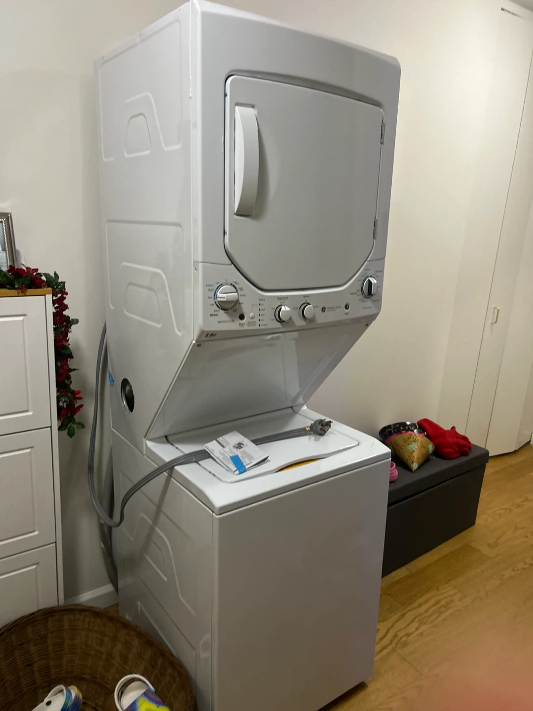 GE Stackable Washer/Dryer Combo - Model GUD24ESSM1WW - photo 2