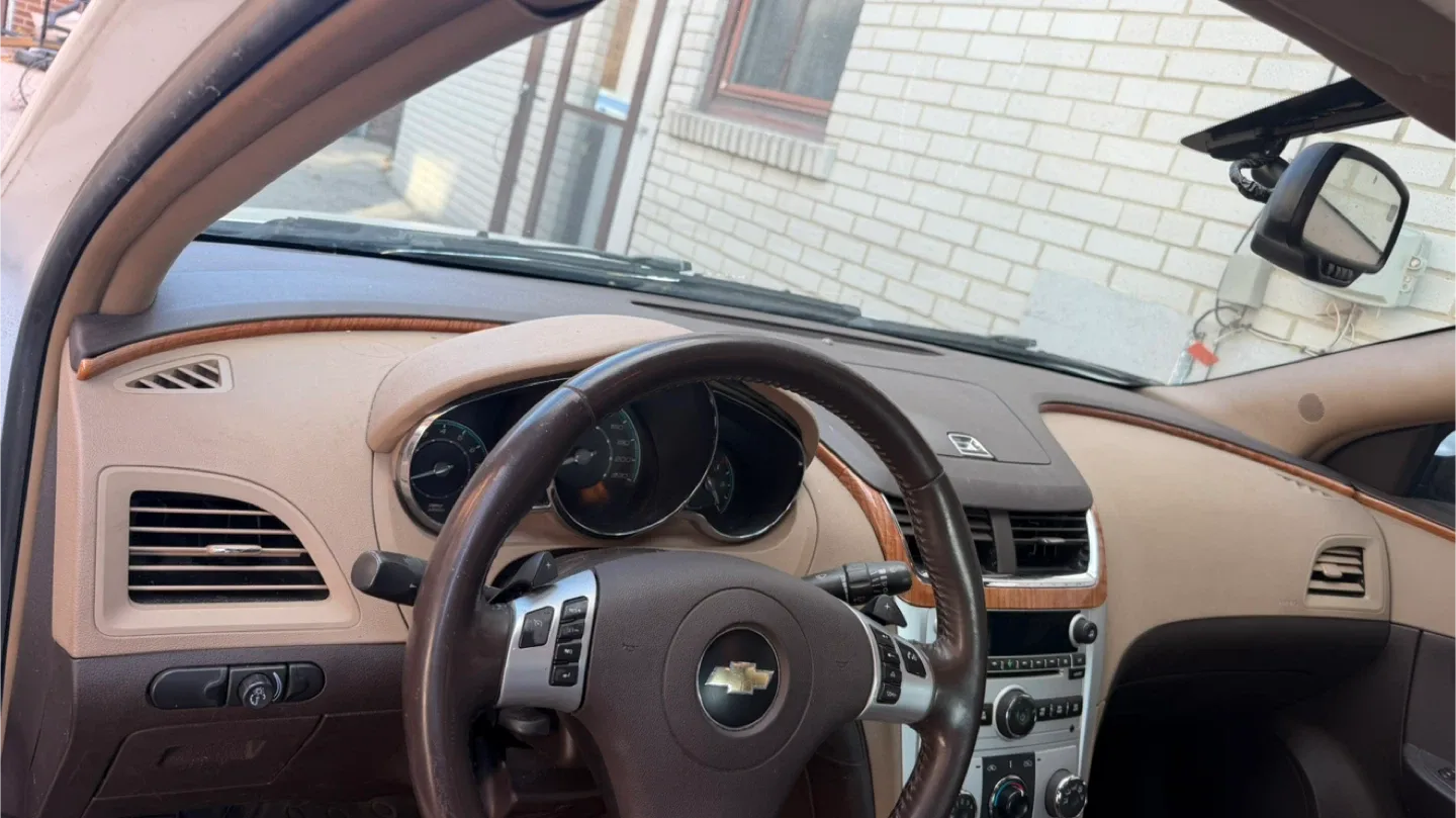 2009 Chevrolet Malibu image indicator(8)