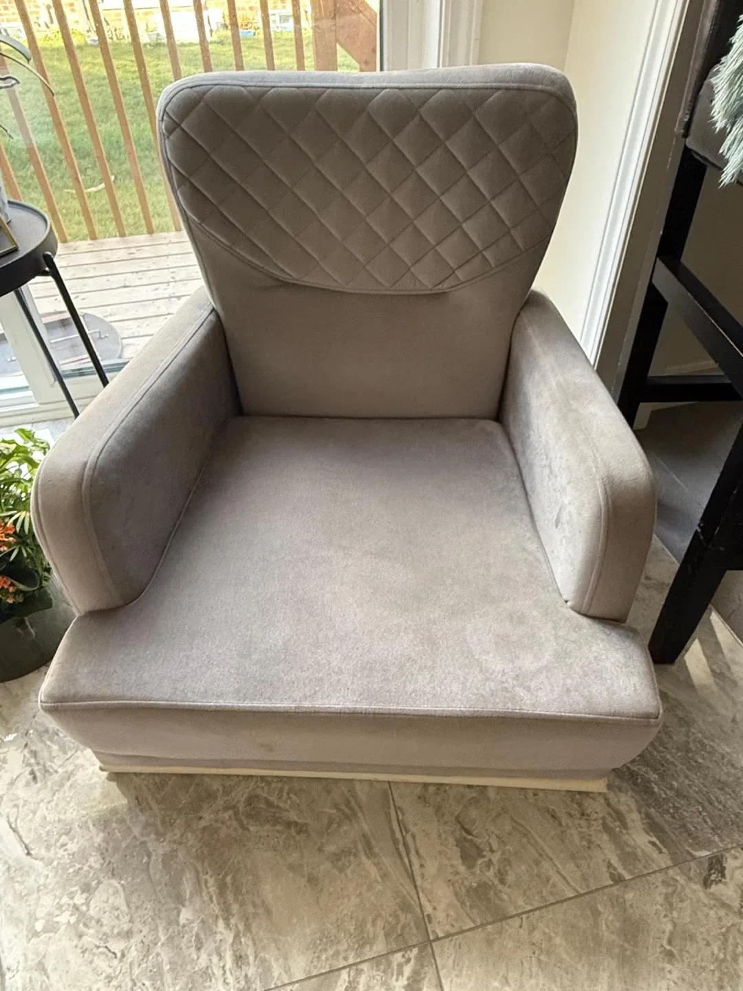 Red Velvet Sofa - Stylish & Comfy image indicator(6)