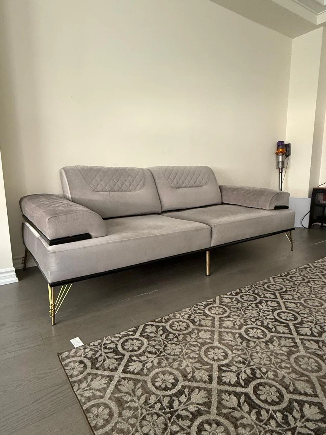 Red Velvet Sofa - Stylish & Comfy image indicator(2)