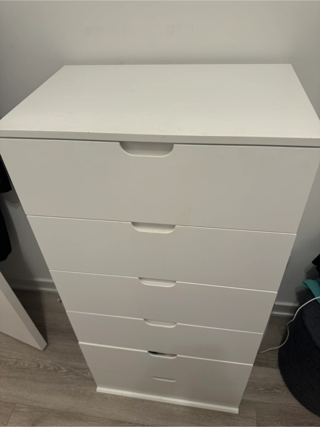 Auvo 6-Drawer White Chest