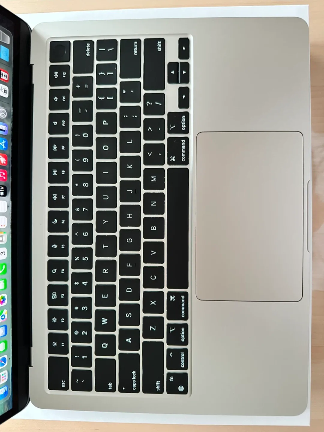 Apple MacBook Air M2 13 inch excellent condition image indicator(2)