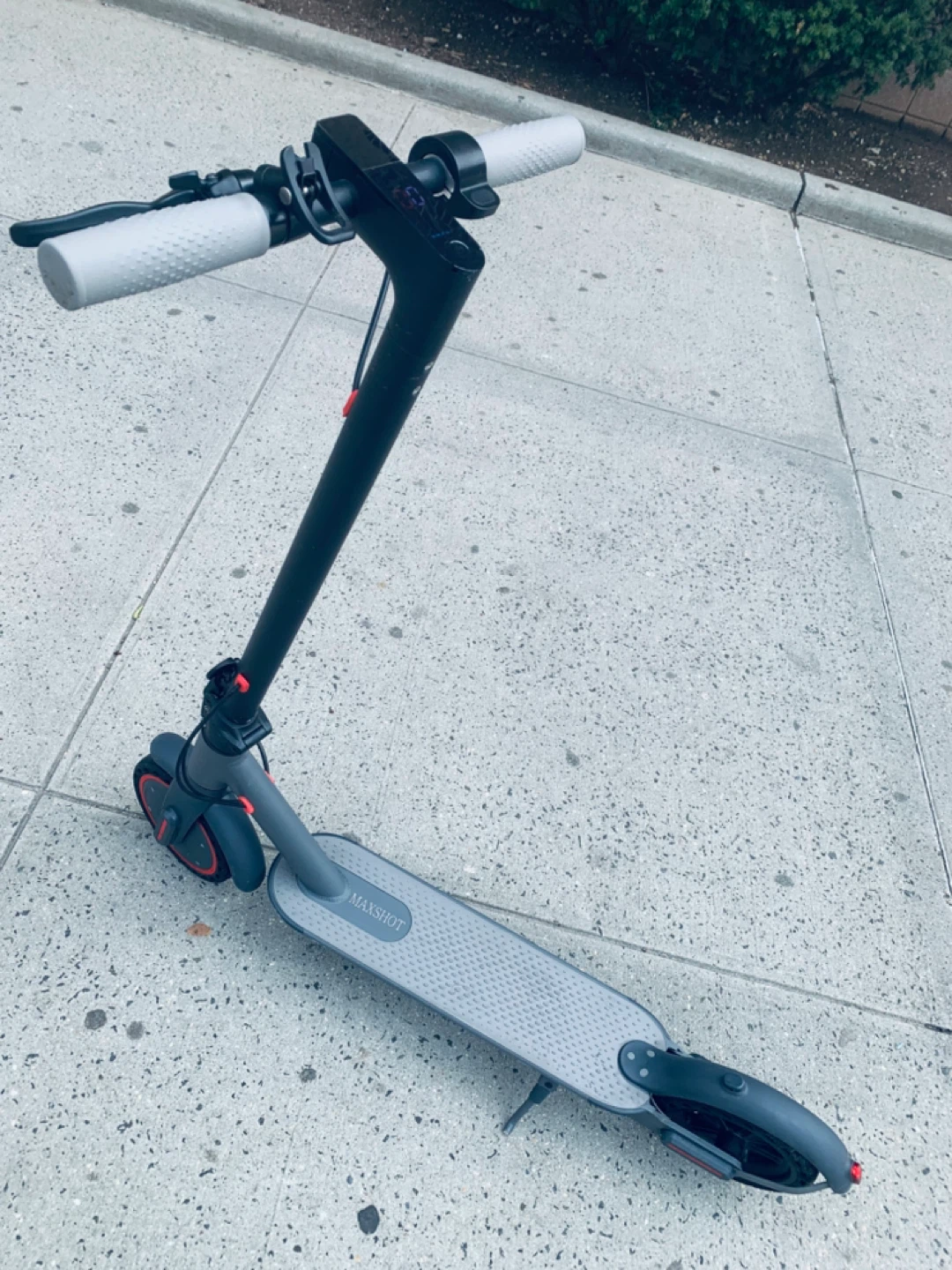 MAXSHOT Electric Scooter  run fast strong 25MPH