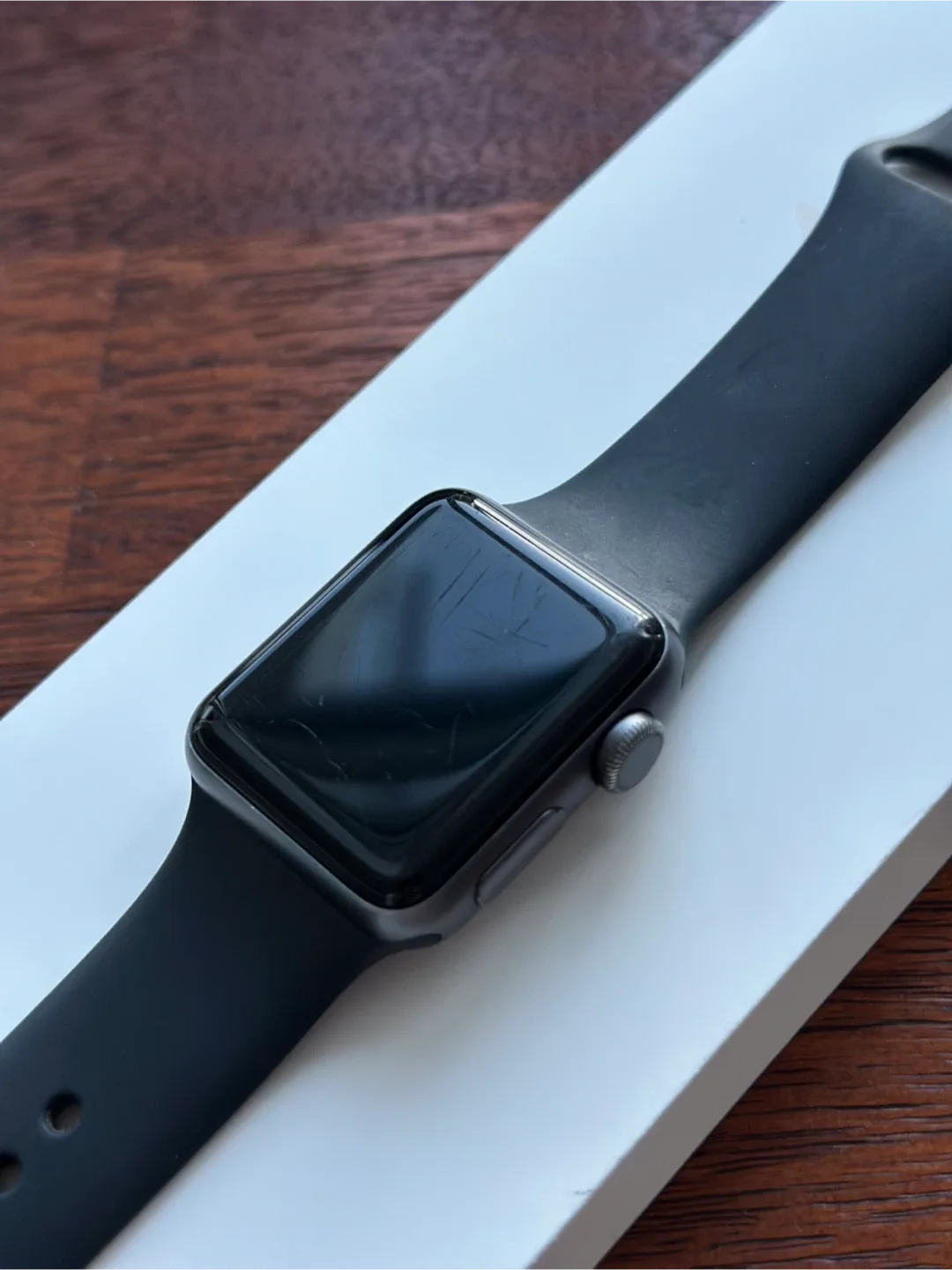 Apple Watch Series 3 with charger image indicator(3)