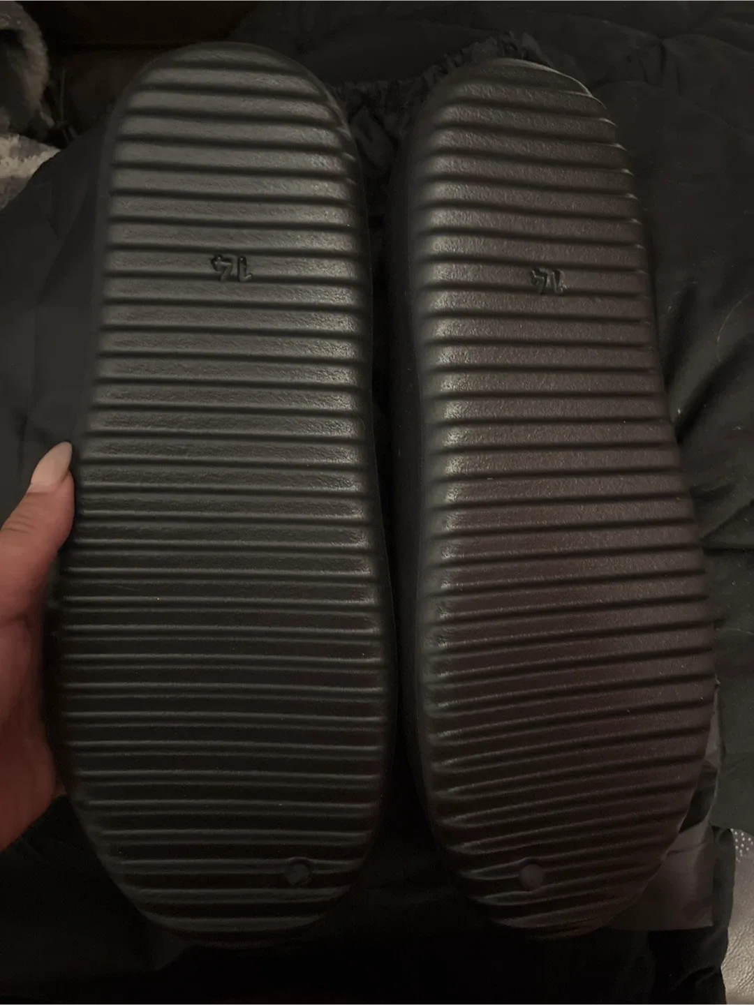 New  Foam Runners Onyx image indicator(2)