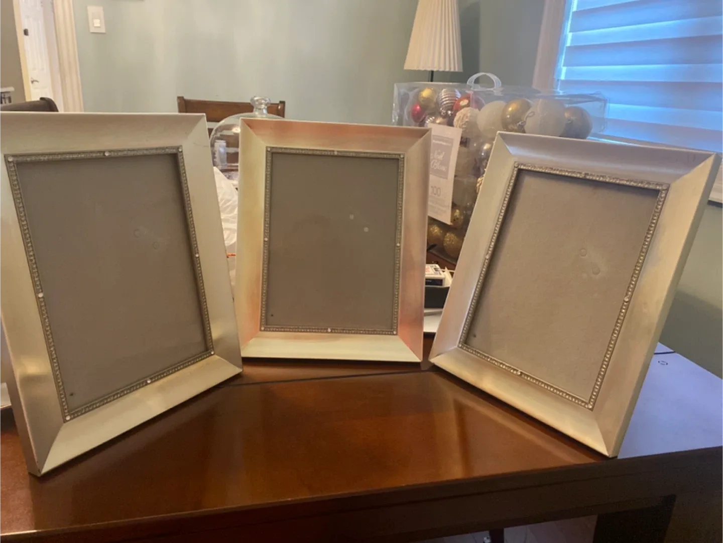 Set of 3 Decorative Picture Frames image indicator(2)