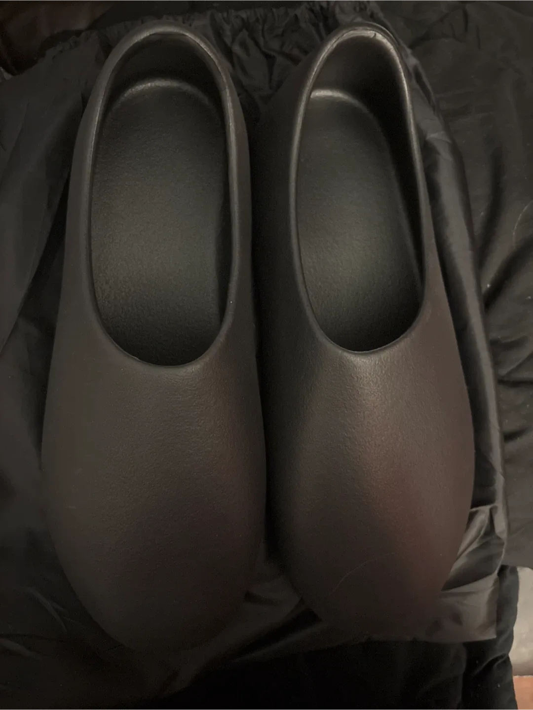 New  Foam Runners Onyx image indicator(9)