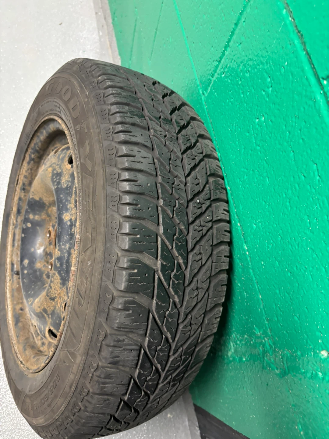 Used Goodyear 205/60R16 Winter Tire - photo 4
