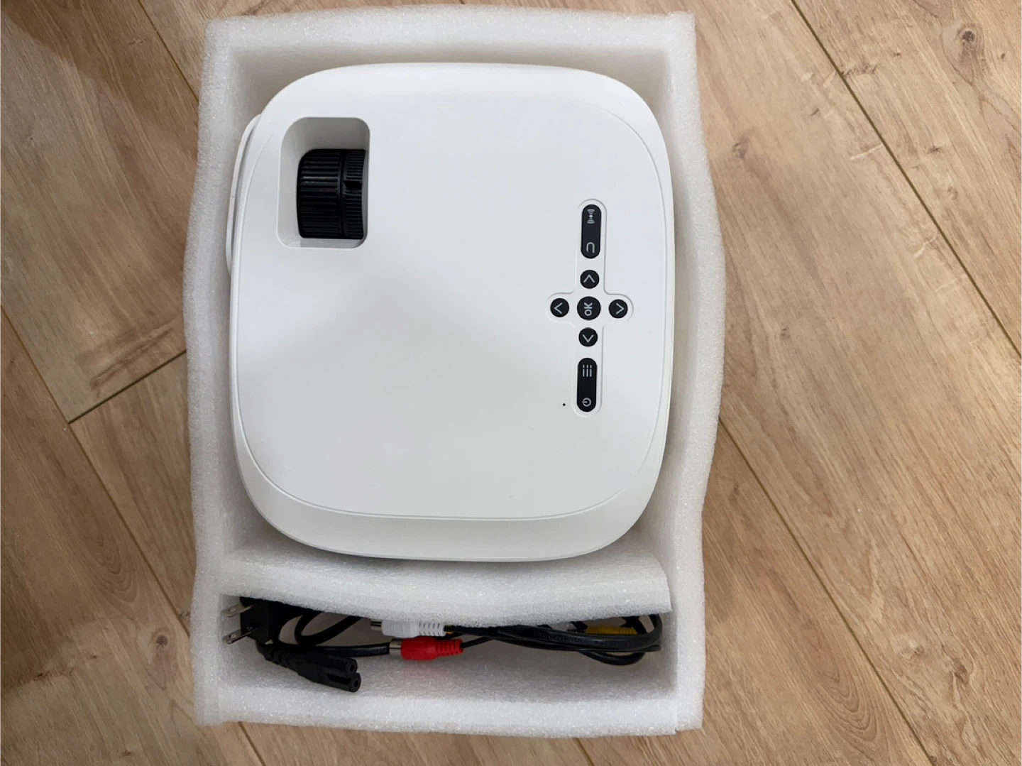 LED Projector Model F5 - photo 4