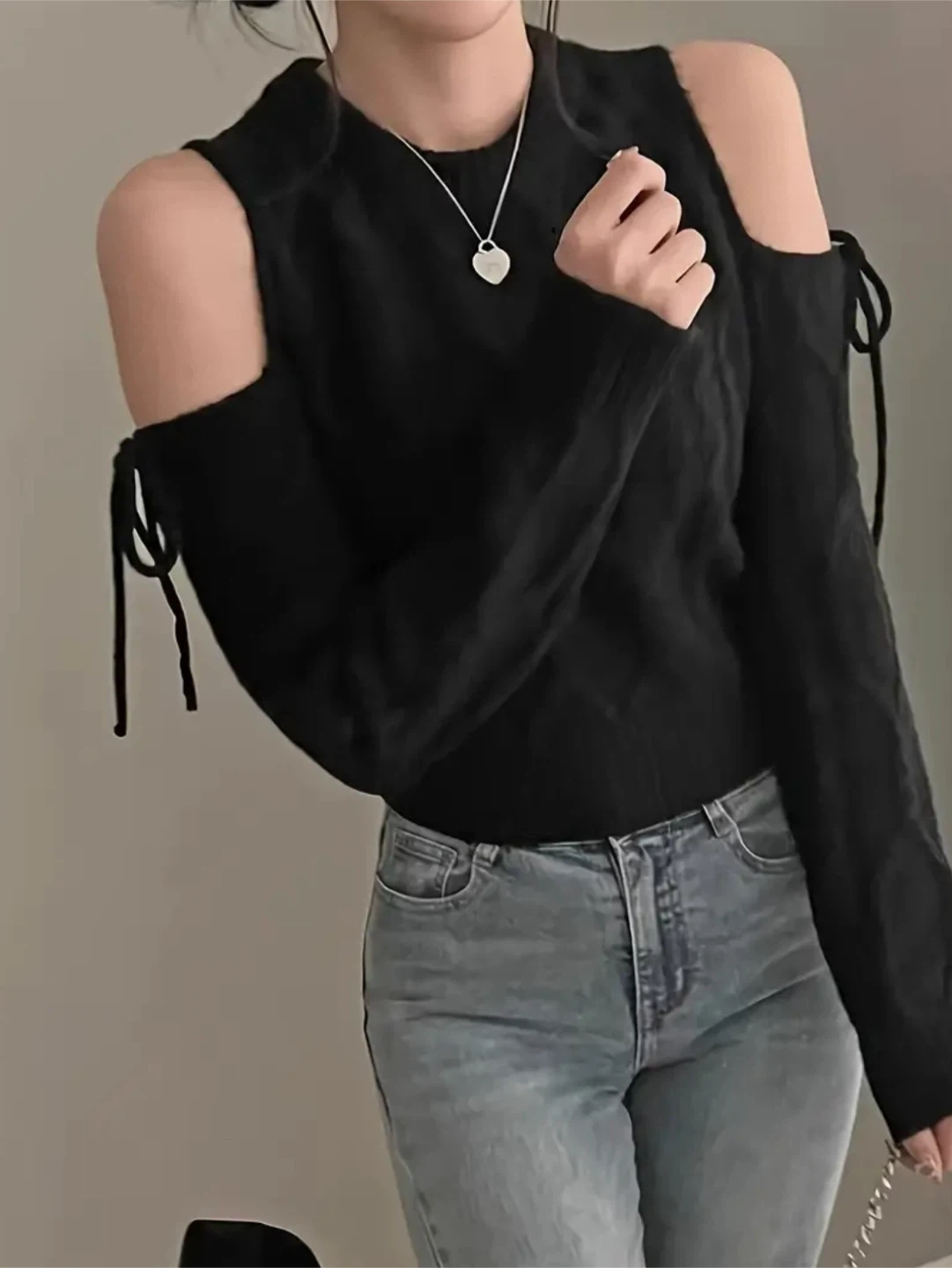 Black sweater - photo 2
