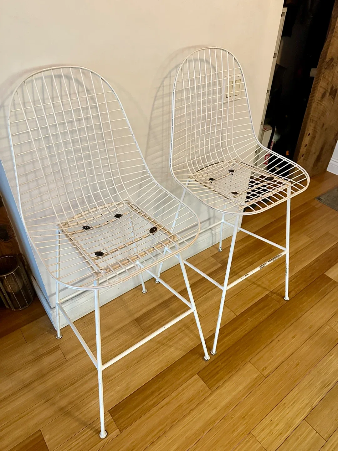 2 VINTAGE MCM BERTOIA STOOLS KITCHEN ISLAND BAR HEIGHT CHAIRS