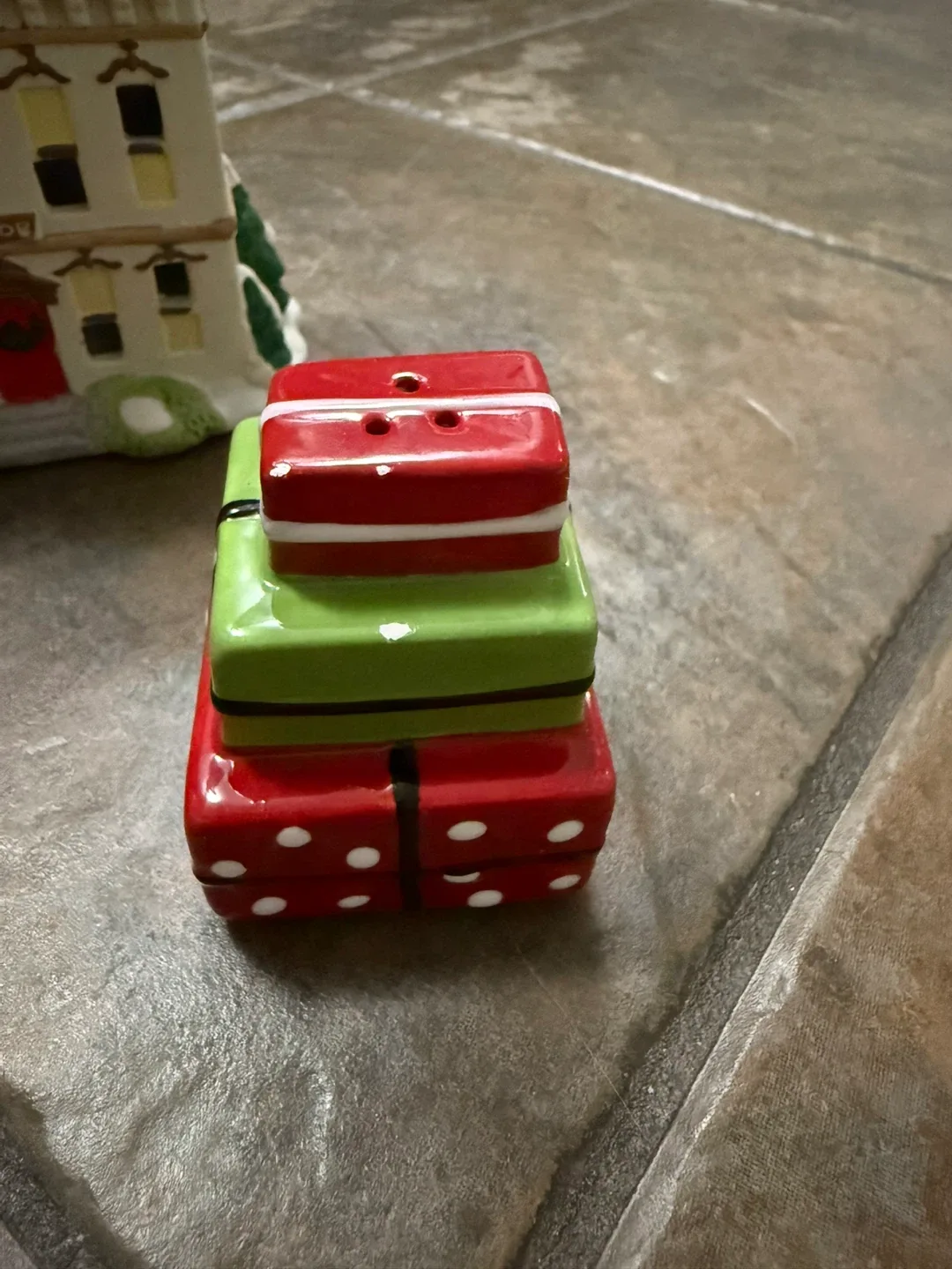 Christmas Village Salt & Pepper Shakers (3) image indicator(3)