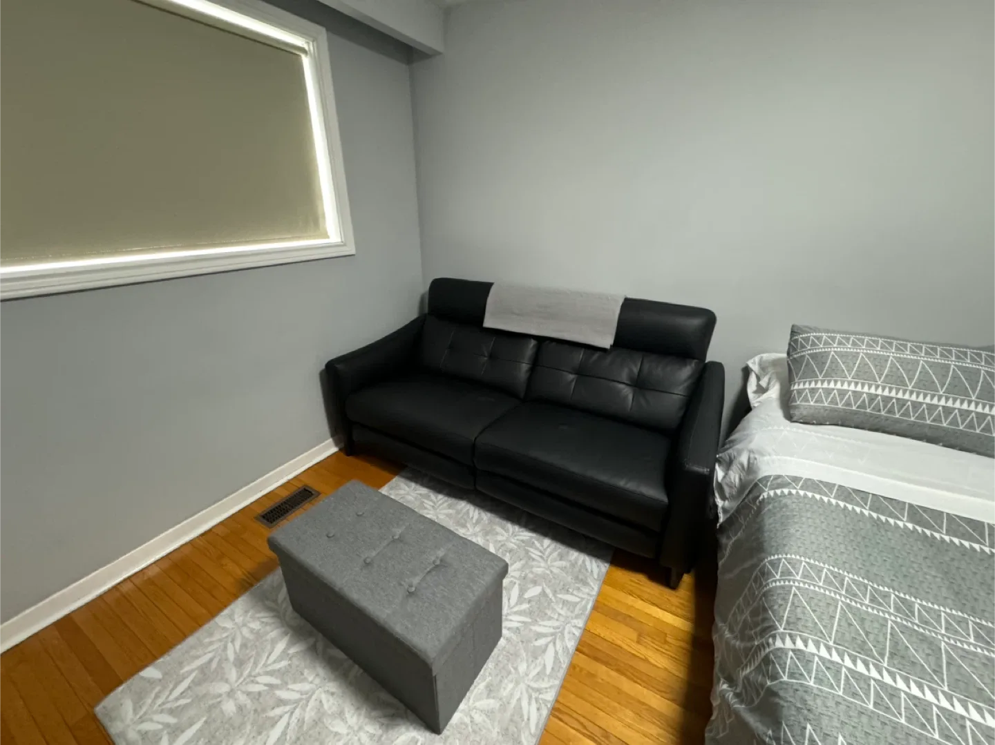 Room for rent image indicator(6)