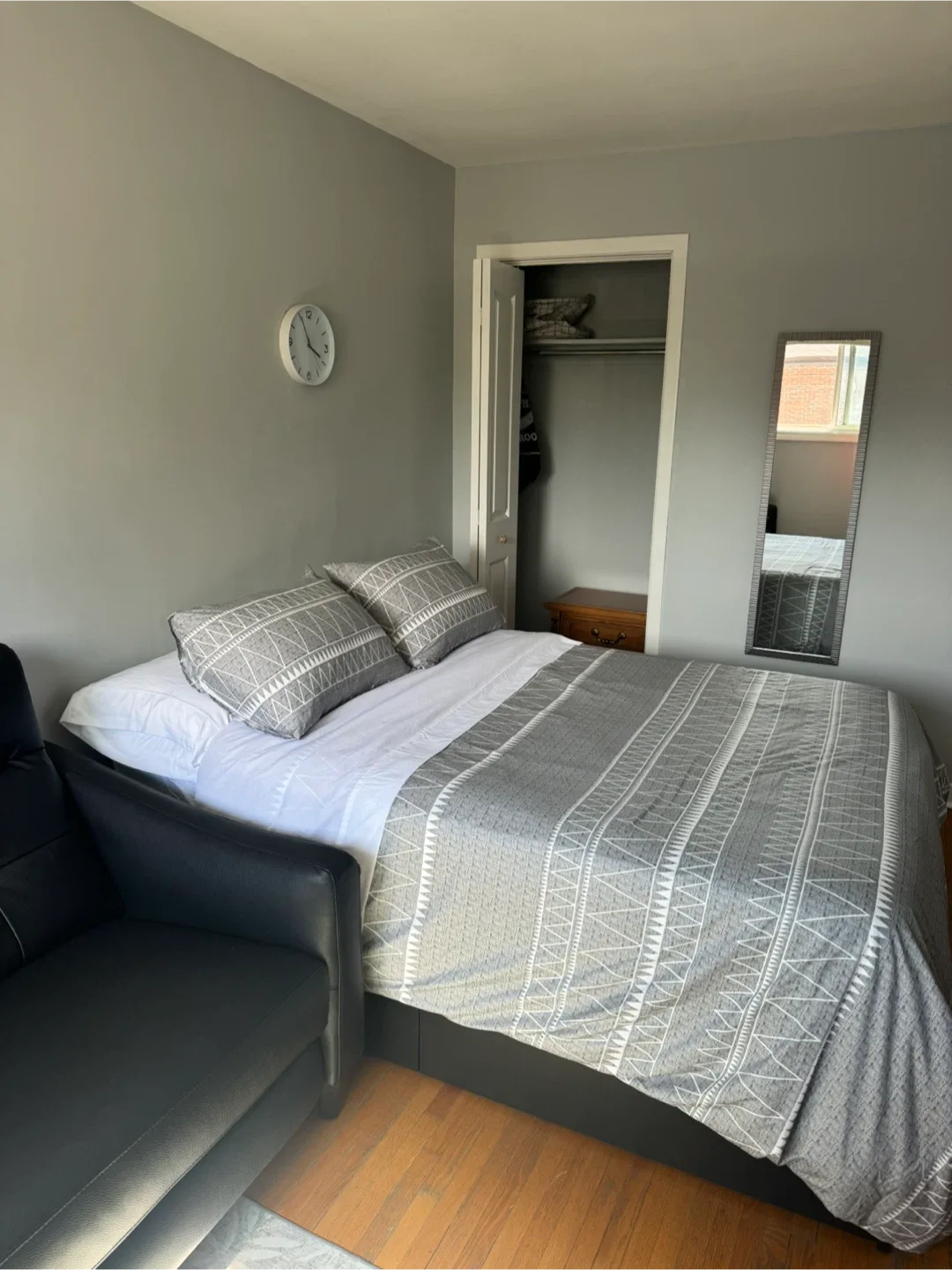 Room for rent image indicator(5)