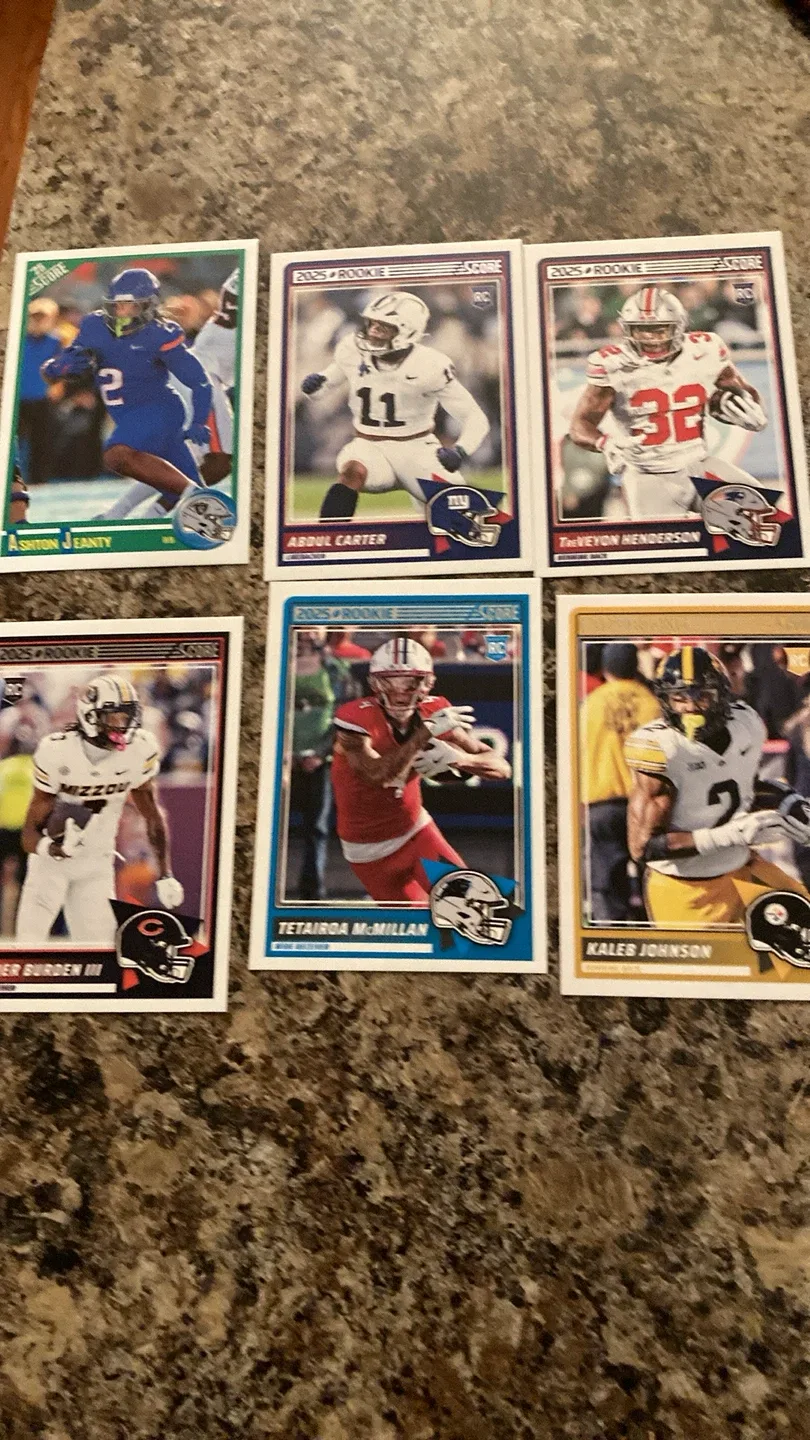 2025 Score Football Rookie Trading Cards image indicator(2)