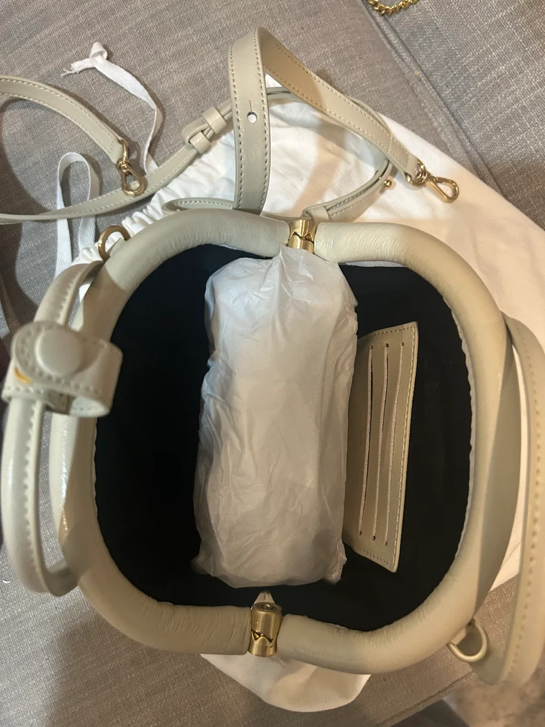 OSOI mini circle brot bag with strap image indicator(3)