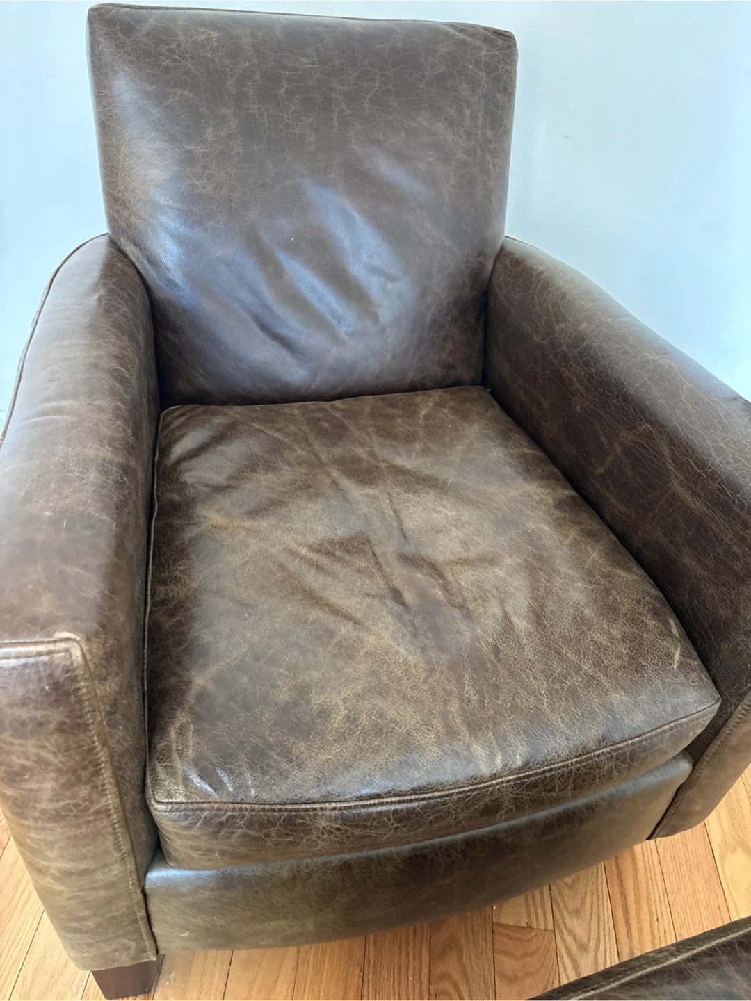 Leather arm chair with ottoman - photo 3