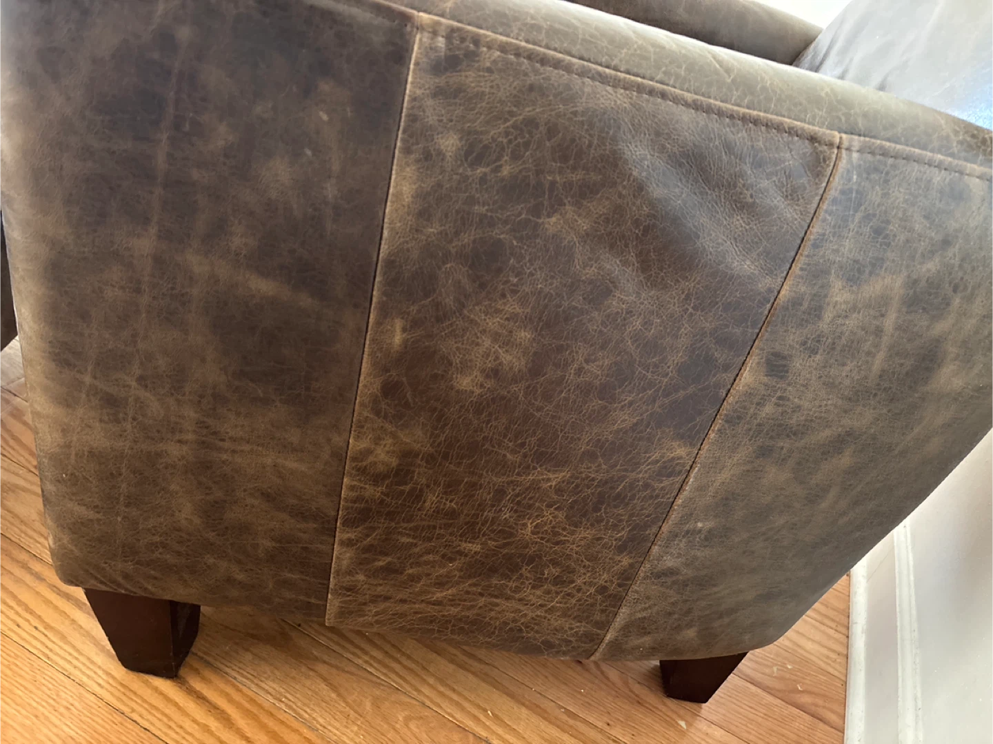 Leather arm chair with ottoman - photo 2