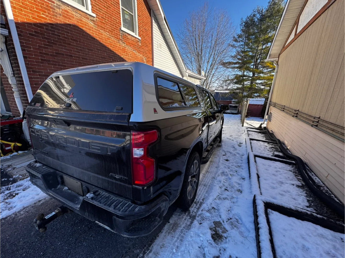 Leer truck cap/cover for gmc/chevy image indicator(2)