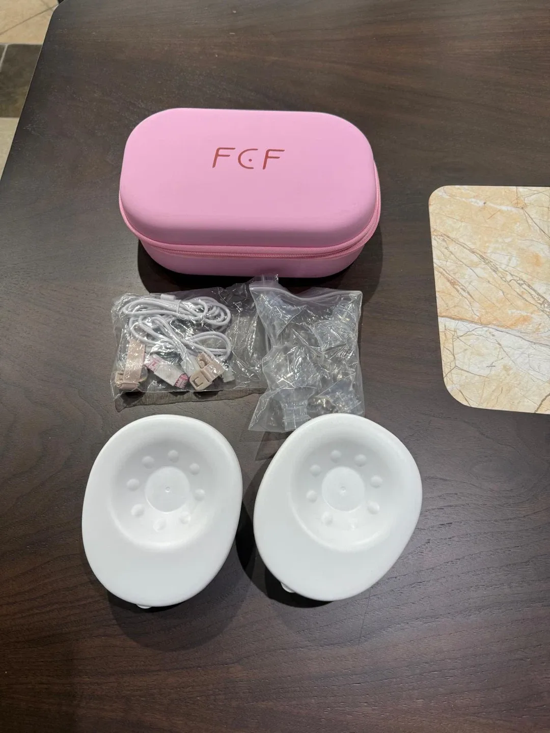 FCF Wearable Breast Pump Set - Like New!