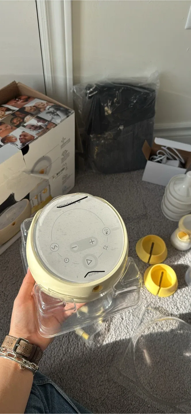 Medela Sonata Breast Pump with Accessories image indicator(3)