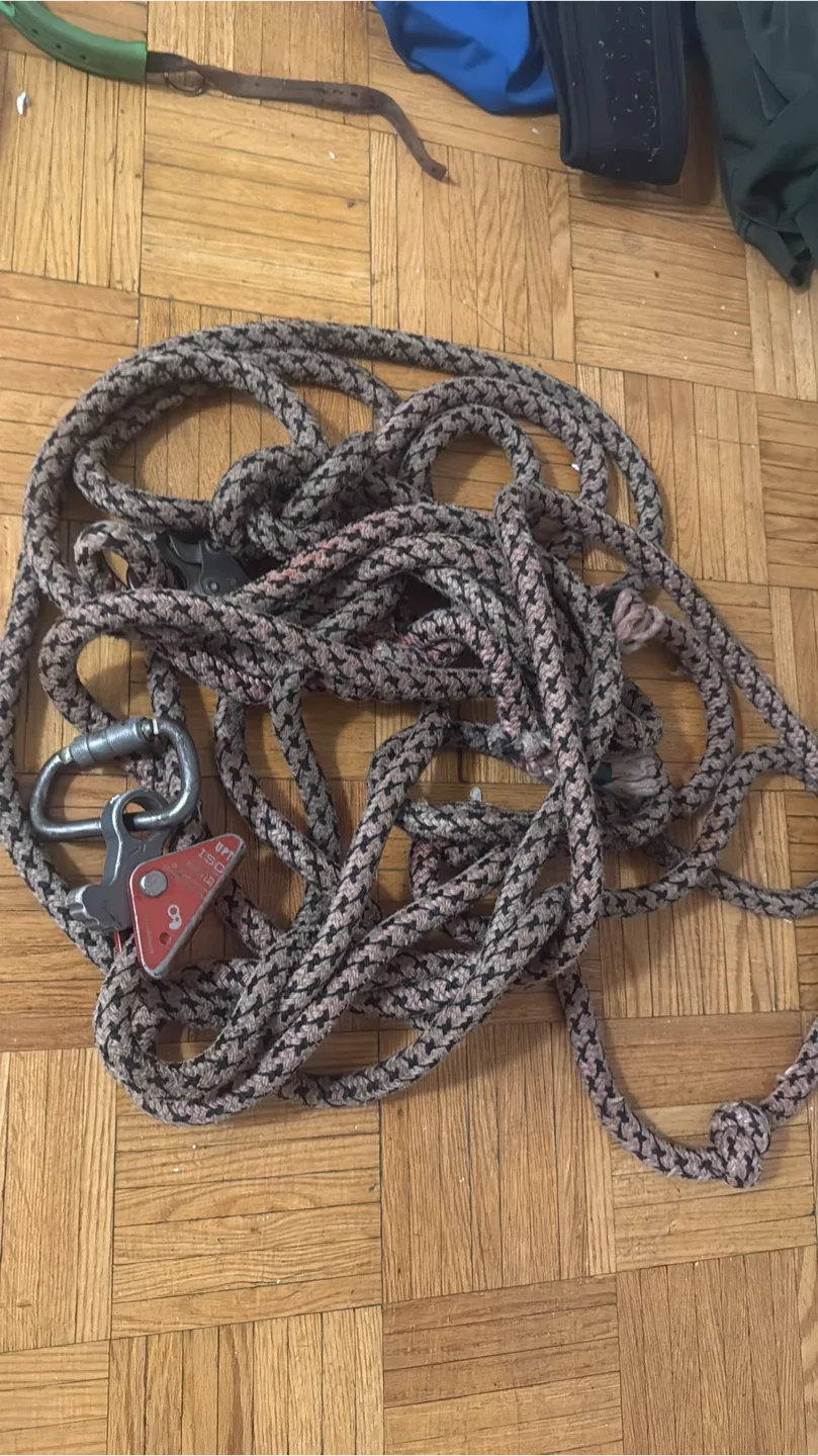 Climbing Harness & Rope image indicator(2)