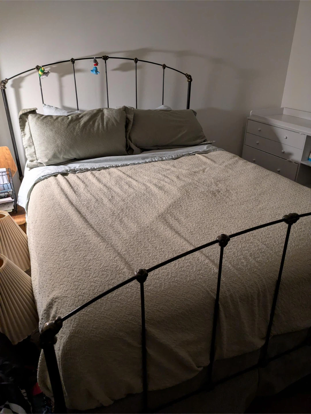Full bed - complete with mattress frame and covers