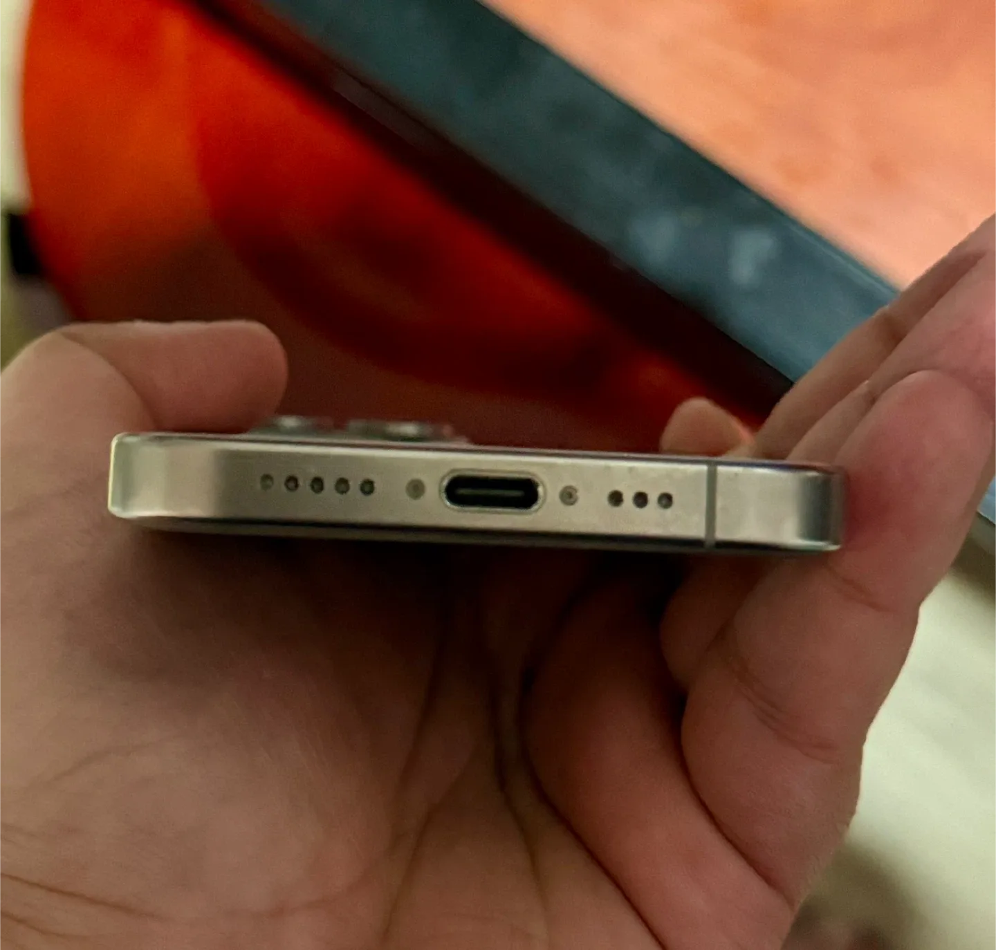 iPhone 15 Pro - Natural Titanium image indicator(3)