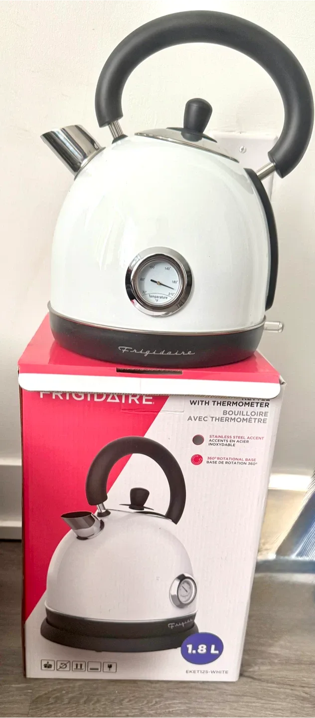 Frigidaire EKET125-White Kettle Sep 2025