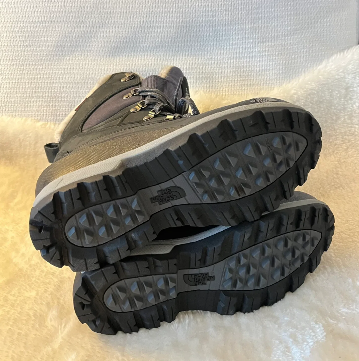 The North Face Women's Winter Snow Boots - New - Size 7 image indicator(4)