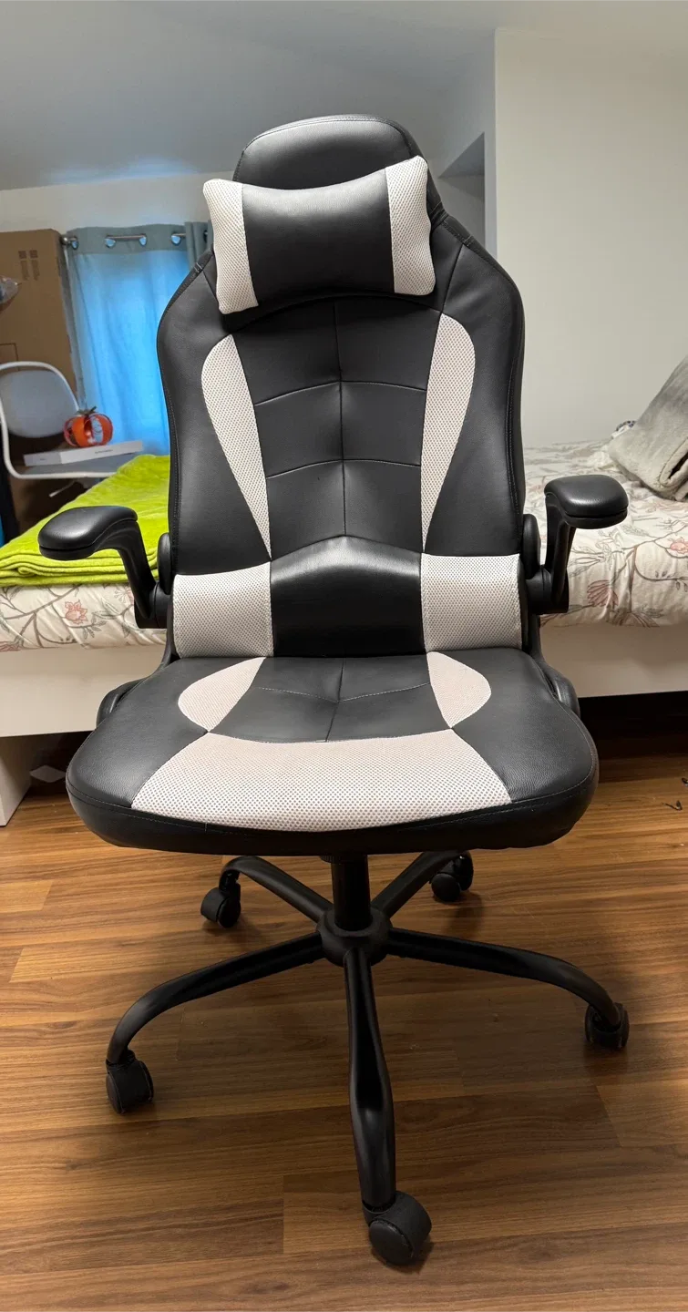 Gaming Chair - Black and White image indicator(3)