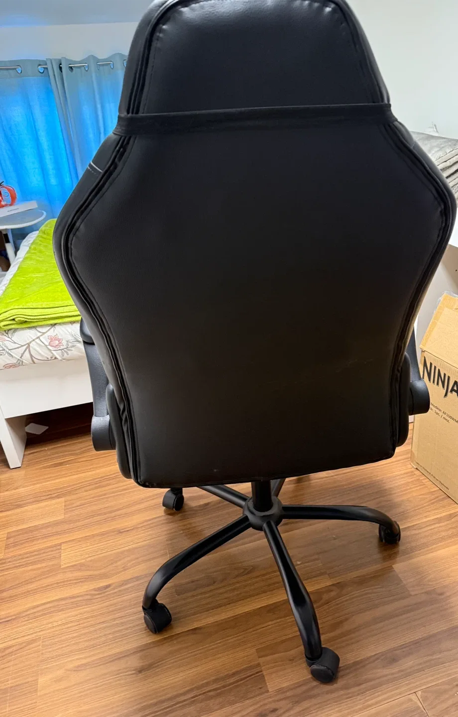 Gaming Chair - Black and White image indicator(2)
