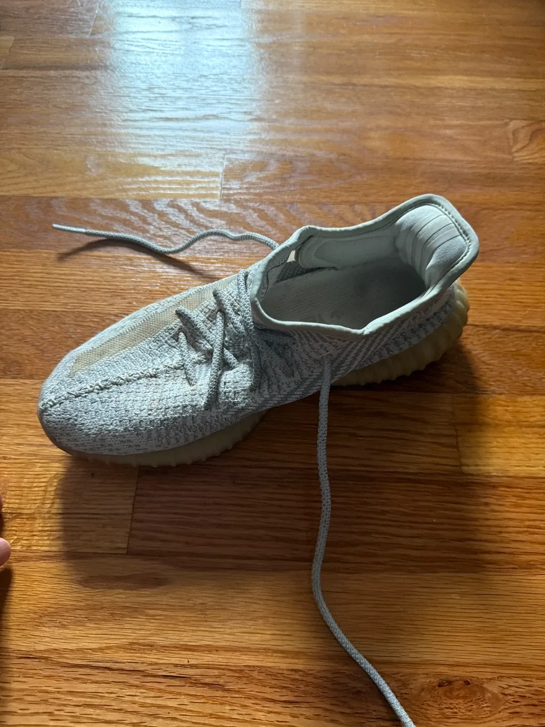 Yeezy sneakers 100% authentic size US 8