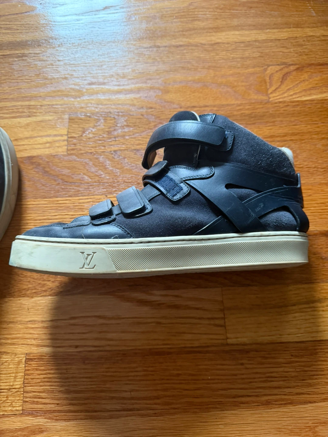 Louis Vuitton sneakers 100% authentic size 6 1/2 LV