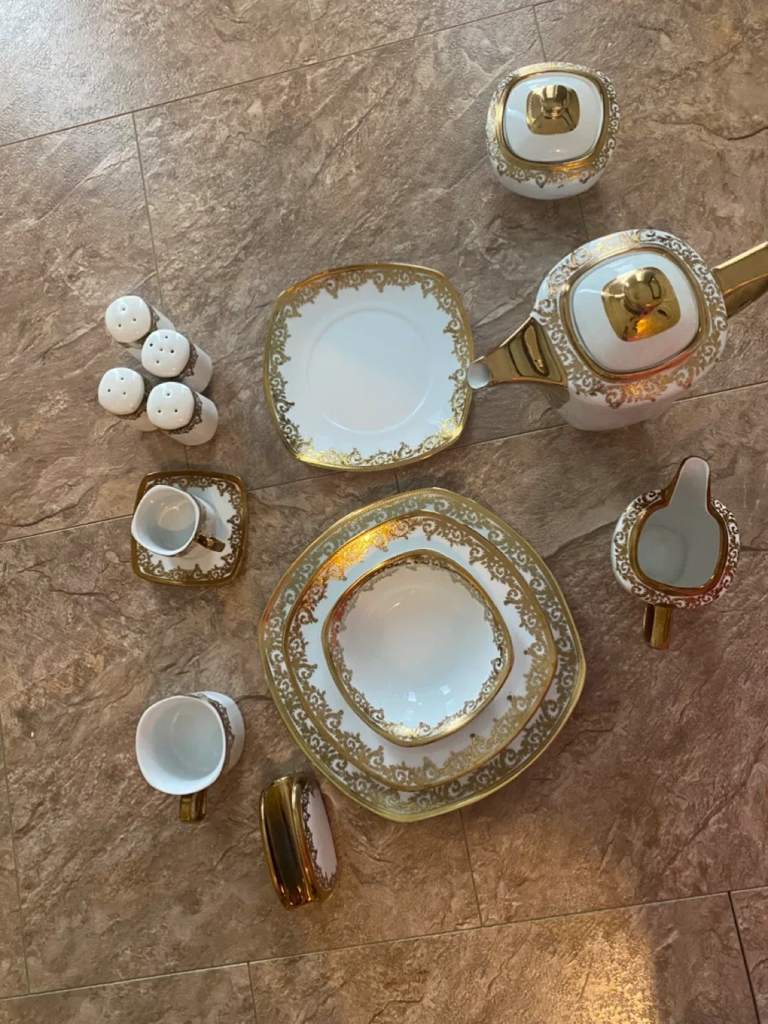Shinto Fine China Set - White & Gold image indicator(2)