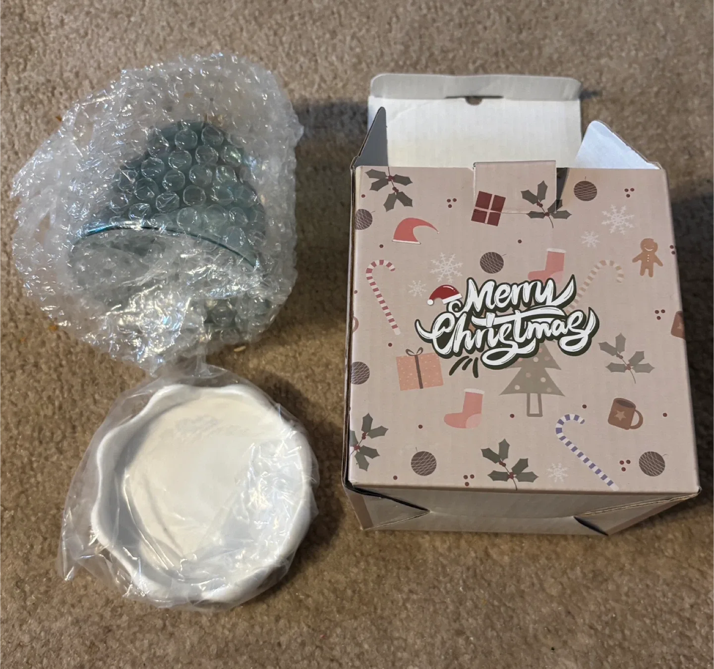 Christmas Tree Glass Mug (with cover) Brand New - 2 available image indicator(4)