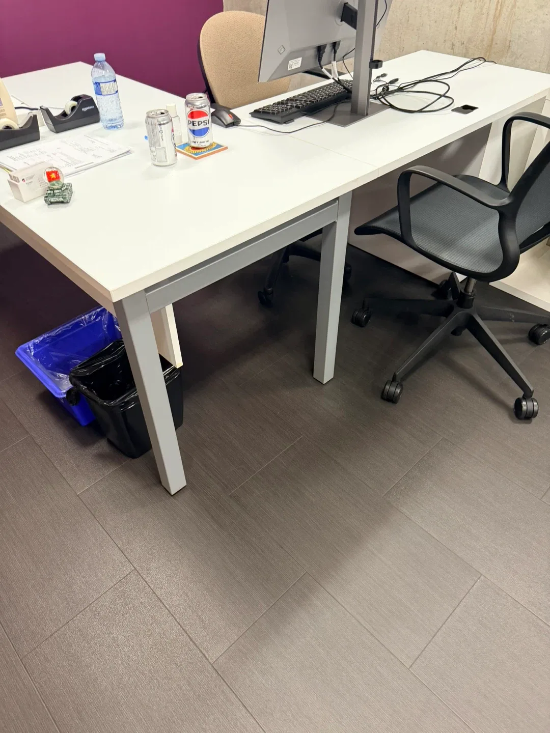 Free white desks available from Dec 17-19