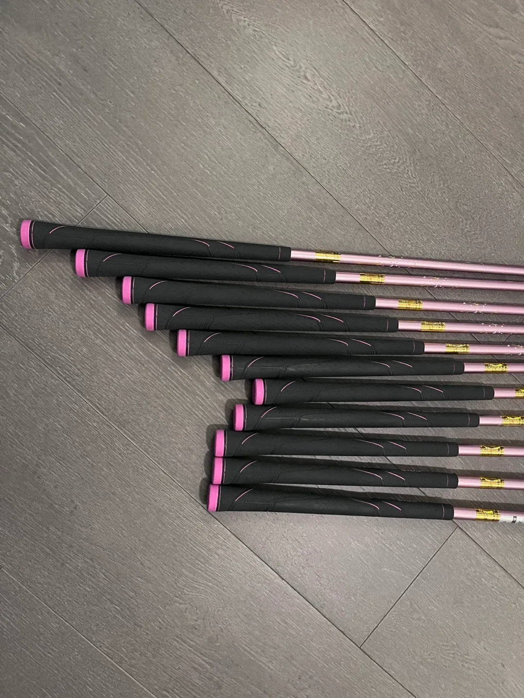 Ladies Golf Club Set - headcovers included image indicator(4)