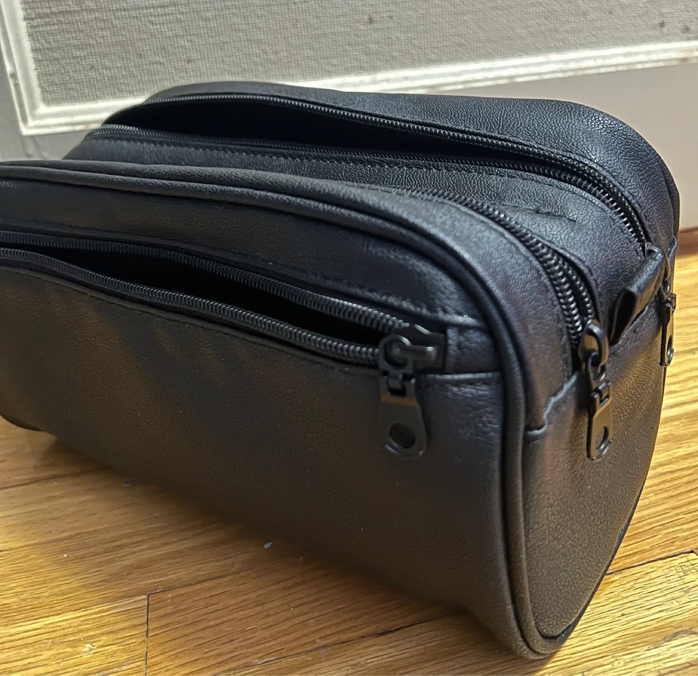 Black Leather Toiletry Bag image indicator(3)